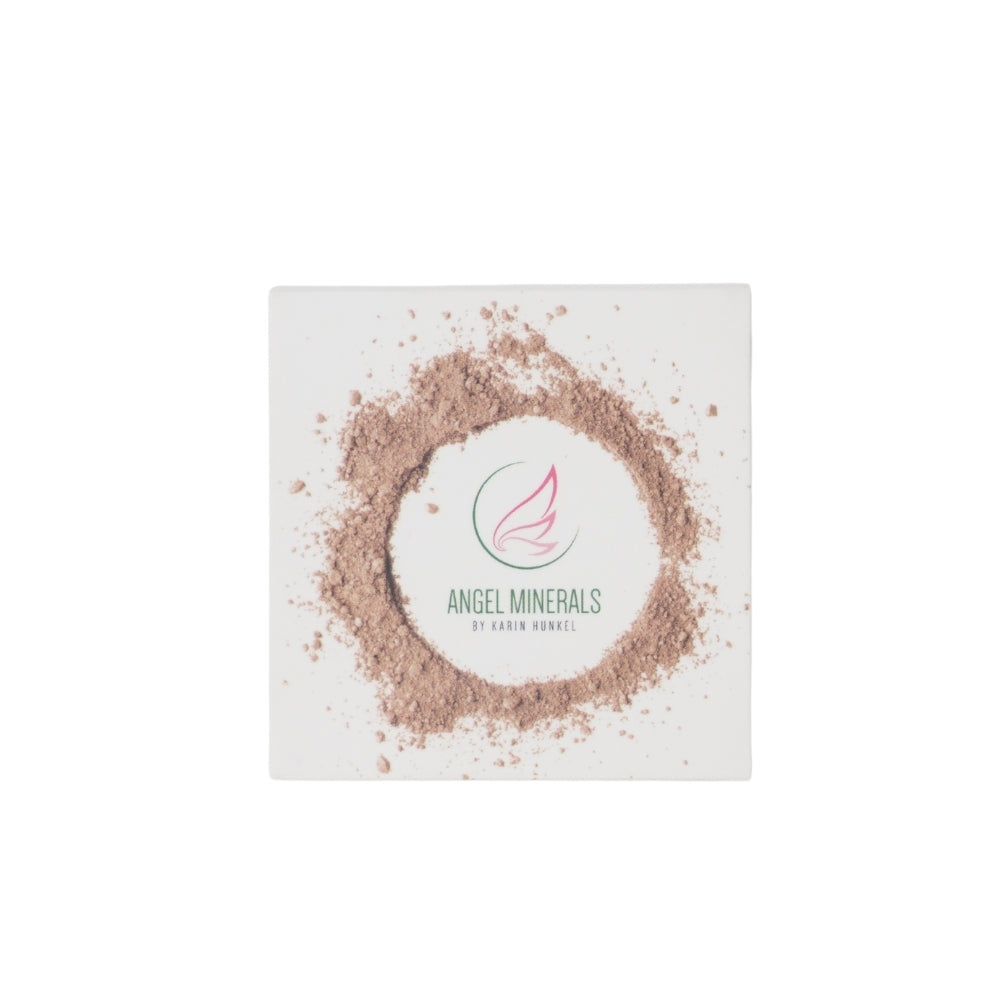 A square white dish presents loose pink mineral powder in a circular layout around the Angel Minerals logo, featuring a wing design, enhancing the elegance of applying Eyeshadow Blue Mystery MATT in soft hues like taubenblau.