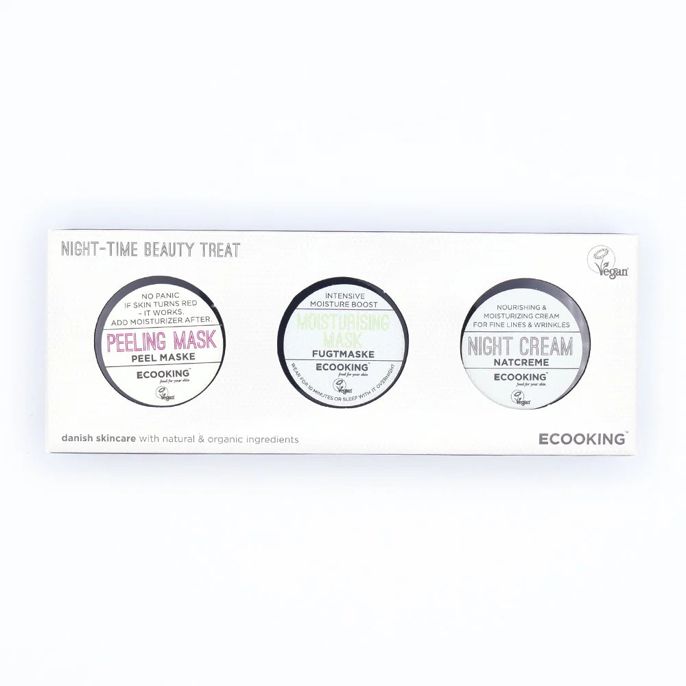 Box mit drei runden Behältern Ecooking Night-Time Beauty Treat, bestehend aus Peeling-Maske, Feuchtigkeitsmaske und Nachtcreme, alle mit veganen Symbolen und von Hautpflegeexperten hergestellt.